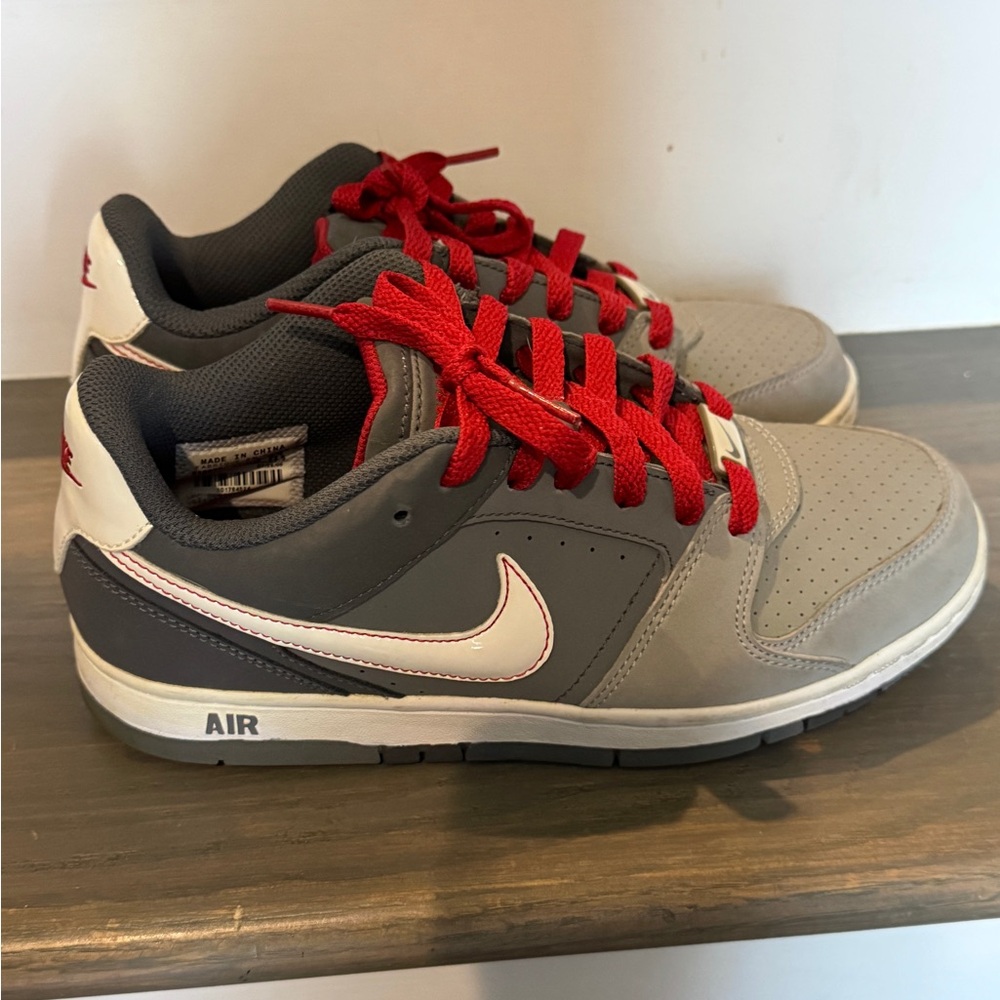 Nike Air Prestige II Gray and Red Low-Top Sneakers with Bold Accents